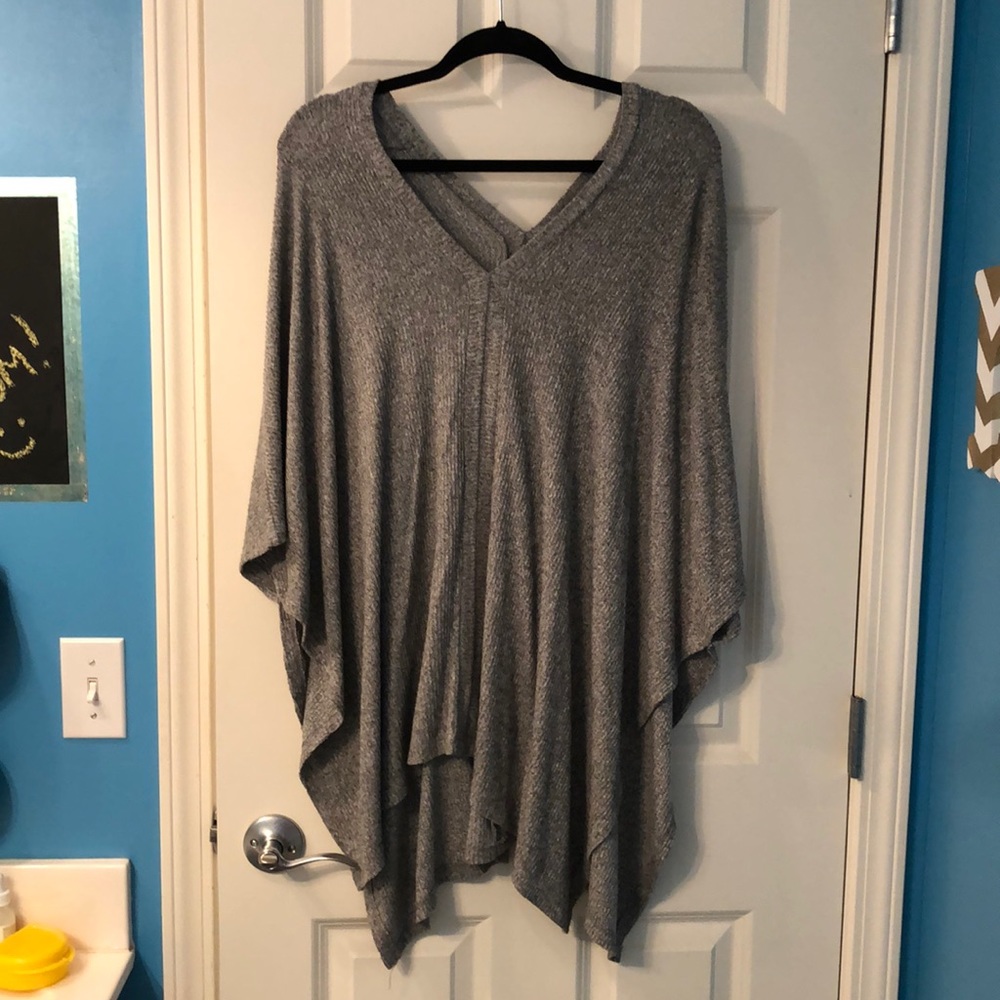 Tunic/poncho with sleeves